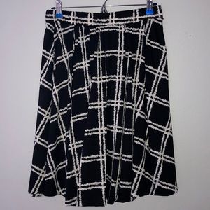 B/W LulaRoe Madison Pocket Skirt